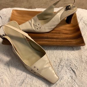 Womens leather Bandolino pumps size 8.5, color ivory